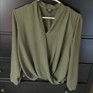 Cute green blouse!